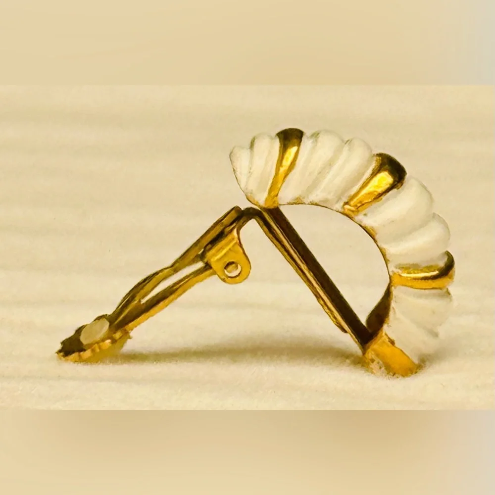 Vintage Enameled Clip-on Earrings